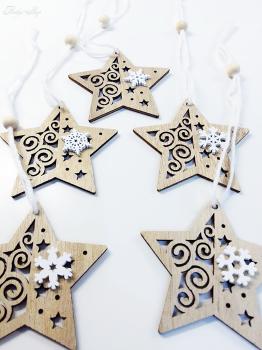 Weihnachtsstern mit weißer Schneeflocke